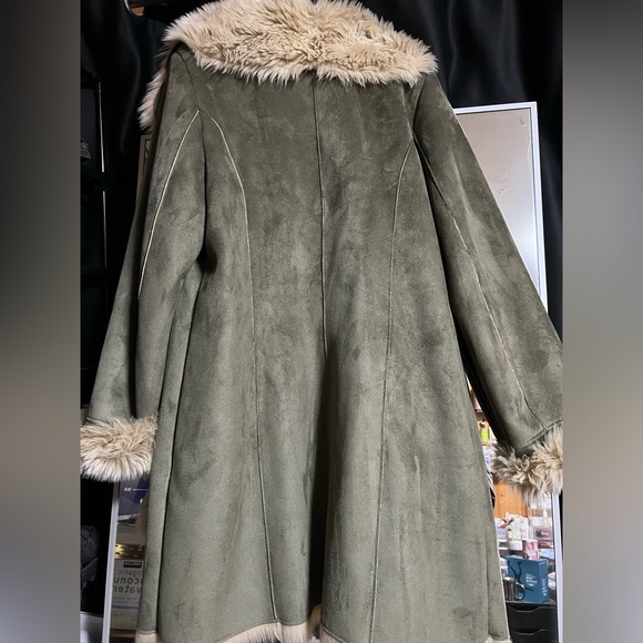 Faux Fur Coat - Picture 5 of 5